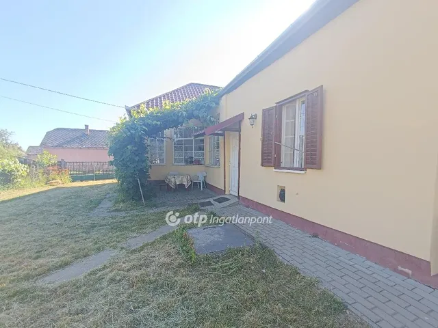Eladó ház Zsurk 110 nm