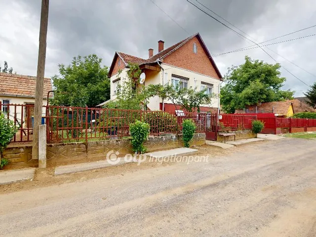 Eladó ház Újfehértó, Kertváros 99 nm