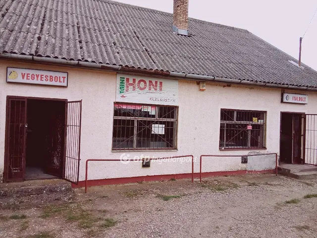 Eladó kereskedelmi és ipari ingatlan Uszka 118 nm