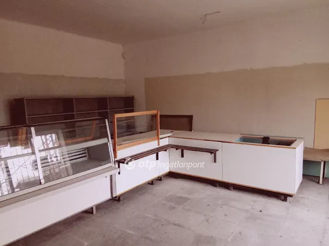 Eladó kereskedelmi és ipari ingatlan Uszka 118 nm