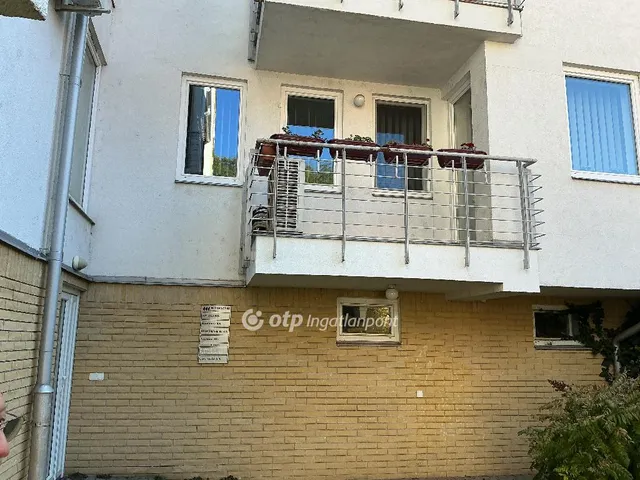 Eladó kereskedelmi és ipari ingatlan Nyíregyháza 93 nm