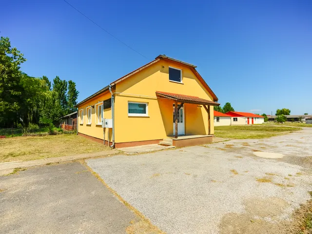 Eladó kereskedelmi és ipari ingatlan Fehérgyarmat, Szatmári utca 16 1328 nm