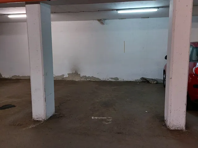 Kiadó garázs Nyíregyháza 9 nm