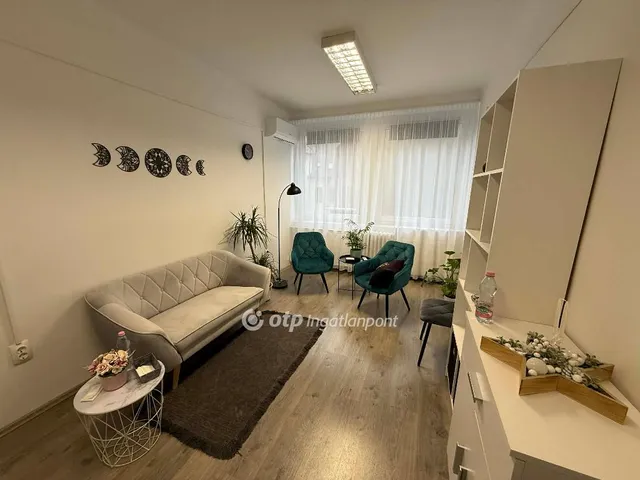 Kiadó kereskedelmi és ipari ingatlan Nyíregyháza, Belváros 16 nm