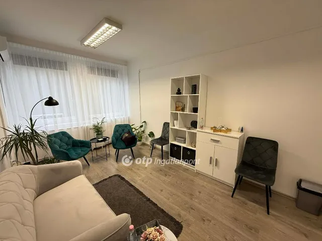 Kiadó kereskedelmi és ipari ingatlan Nyíregyháza, Belváros 16 nm