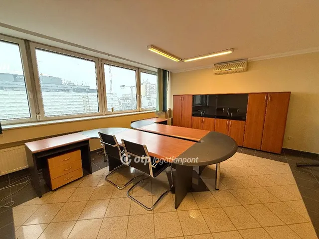 Kiadó kereskedelmi és ipari ingatlan Nyíregyháza, Belváros 75 nm