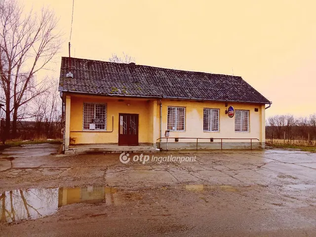 Eladó kereskedelmi és ipari ingatlan Kisszekeres 120 nm