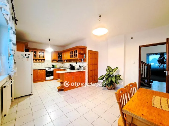 Eladó ház Levelek 220 nm