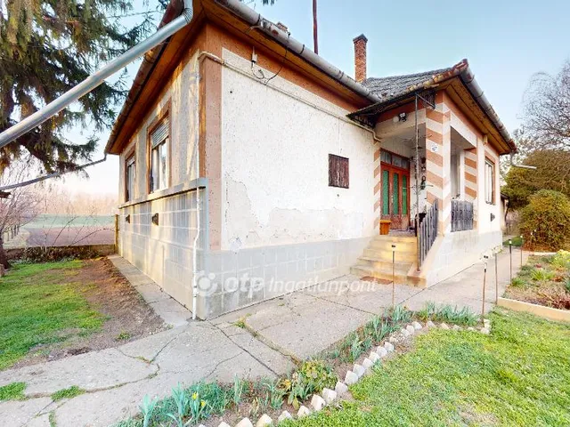 Eladó ház Tiszaeszlár 104 nm