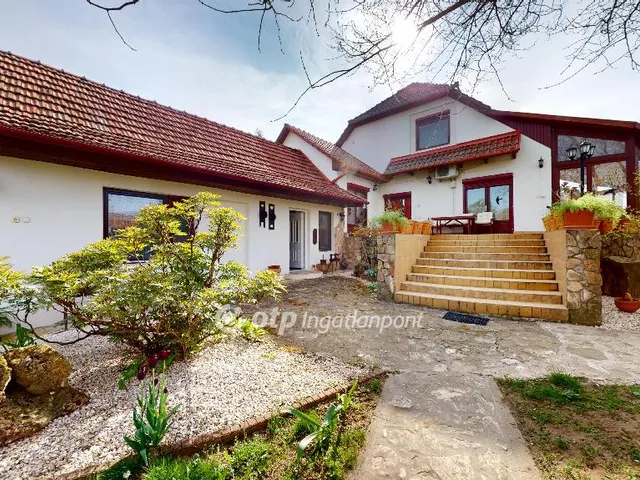 Eladó ház Szamosszeg 240 nm