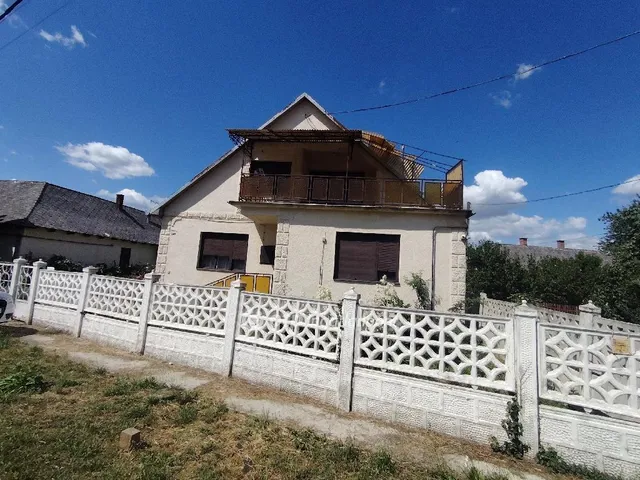 Eladó ház Tiszabecs 178 nm