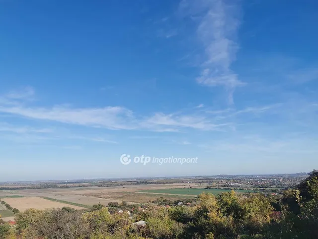 Eladó telek Győrújbarát 945 nm