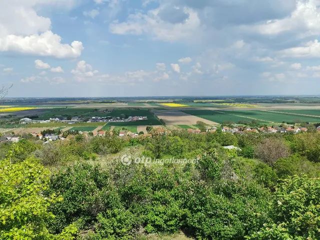 Eladó telek Győrújbarát 945 nm