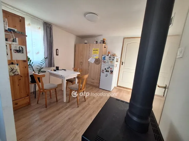 Eladó ház Lipót 32 nm