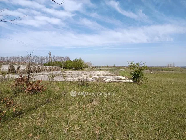 Eladó mezőgazdasági ingatlan Ugod 20 nm