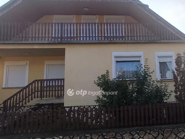 Eladó ház Pápa 295 nm