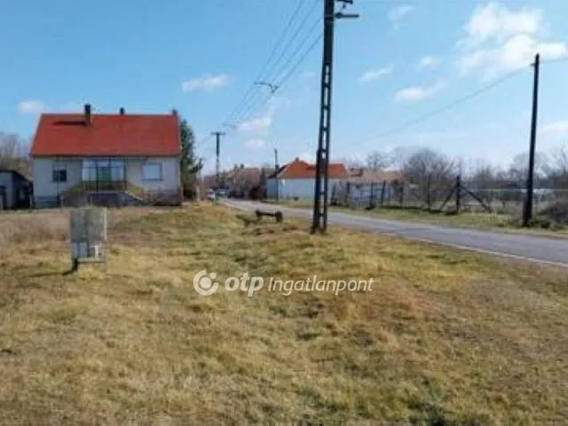 Eladó telek Kup