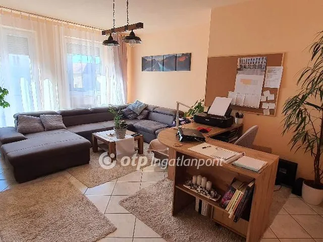 Eladó lakás Pápa, Belváros 130 nm