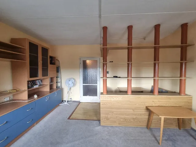 Eladó lakás Pápa, Huszár lakótelep 42 nm