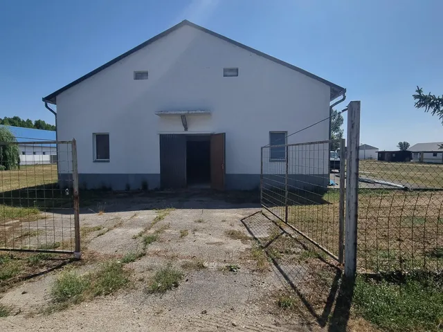 Eladó kereskedelmi és ipari ingatlan Gyarmat, Csendes 1000 nm