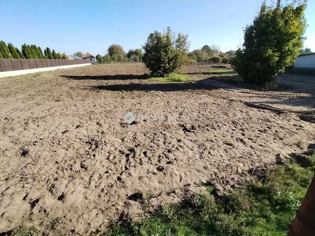 Eladó telek Dánszentmiklós 2917 nm