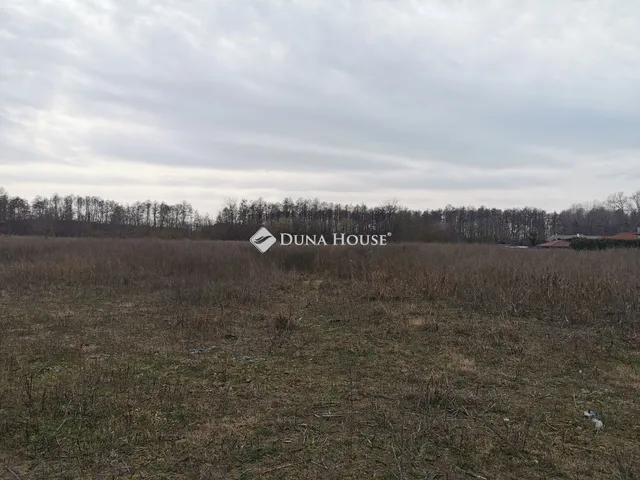 Eladó telek Dabas 7430 nm