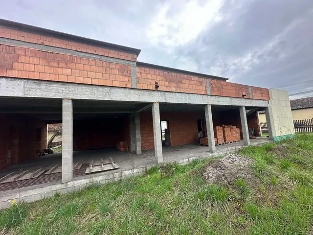 Eladó ház Albertirsa 369 nm