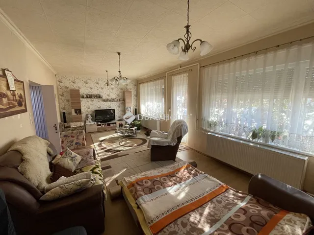 Eladó ház Dabas 240 nm