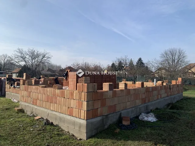 Eladó telek Dánszentmiklós 1080 nm