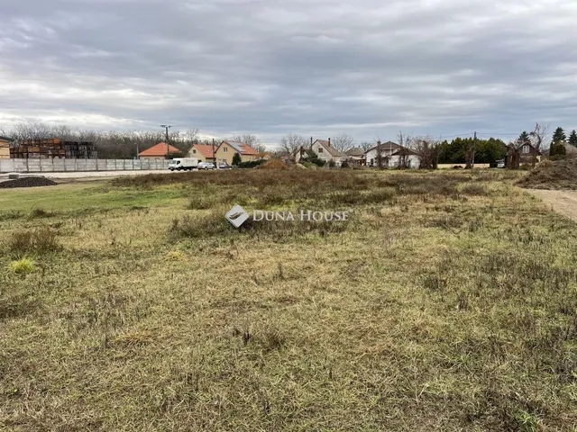 Eladó kereskedelmi és ipari ingatlan Bugyi 7695 nm