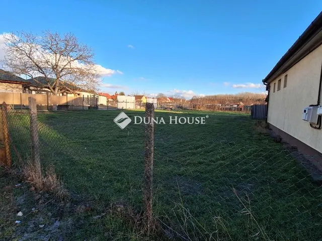 Eladó telek Újhartyán 770 nm