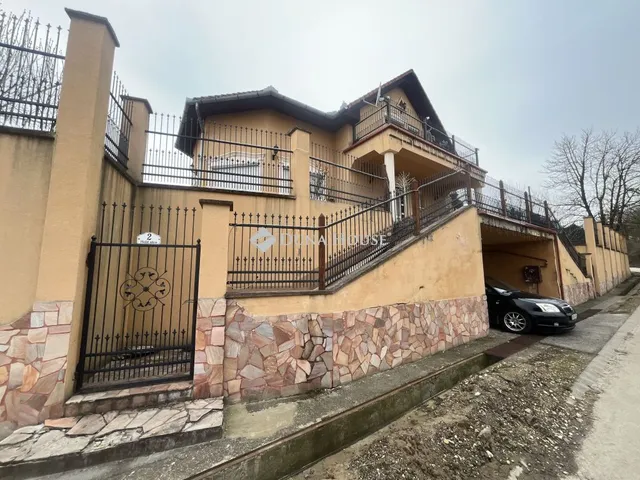 Eladó ház Úri 279 nm