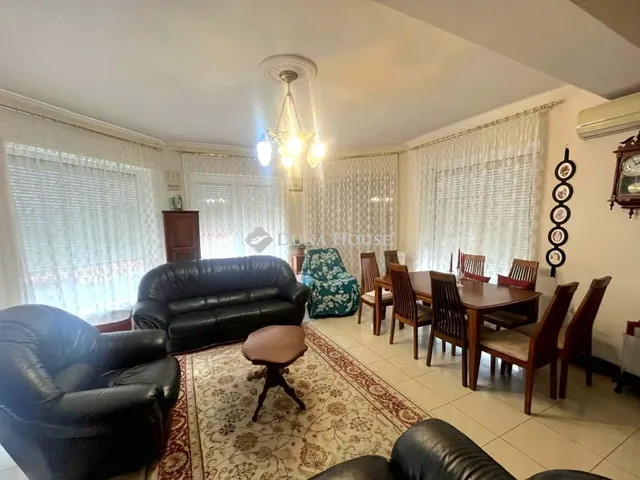 Eladó ház Úri 279 nm