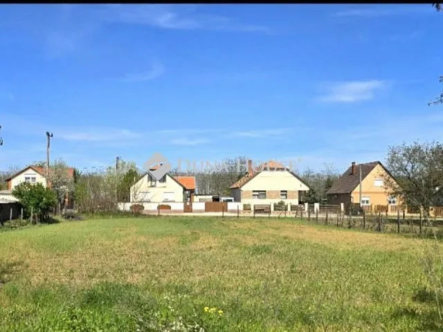 Eladó ház Dánszentmiklós 35 nm