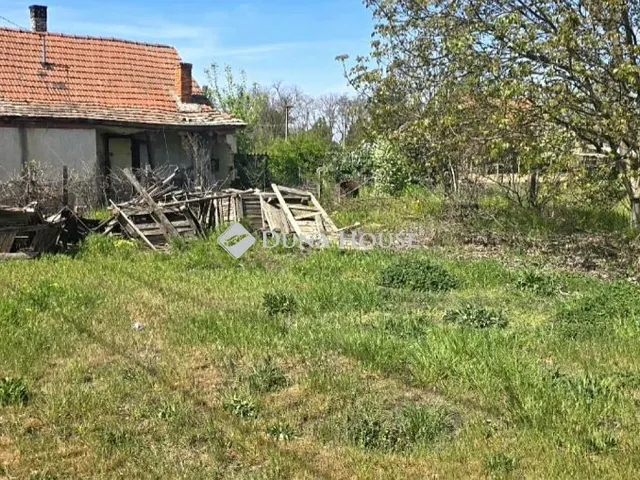 Eladó ház Dánszentmiklós 35 nm