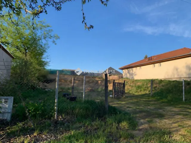 Eladó telek Monorierdő 690 nm