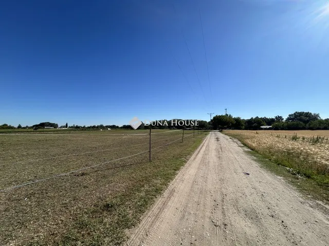 Eladó telek Dabas 3902 nm