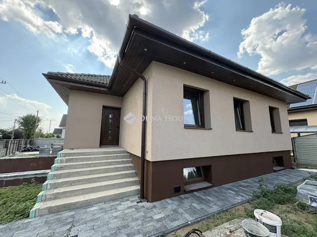 Eladó ház Ócsa 191 nm