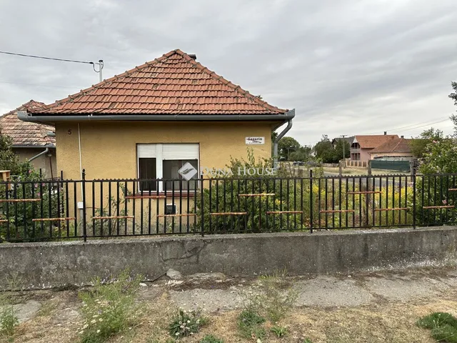 Eladó ház Örkény 79 nm