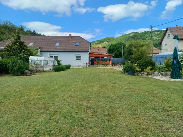Eladó ház Pilisjászfalu 160 nm