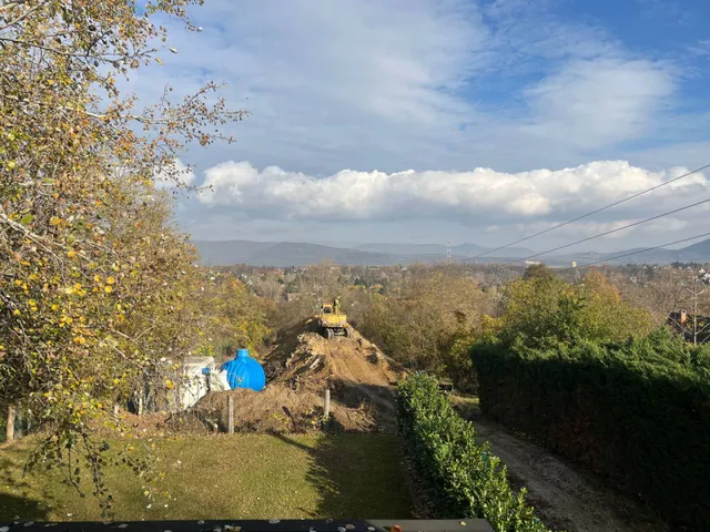 Eladó kereskedelmi és ipari ingatlan Solymár, Solymár eladó telephely 125 nm