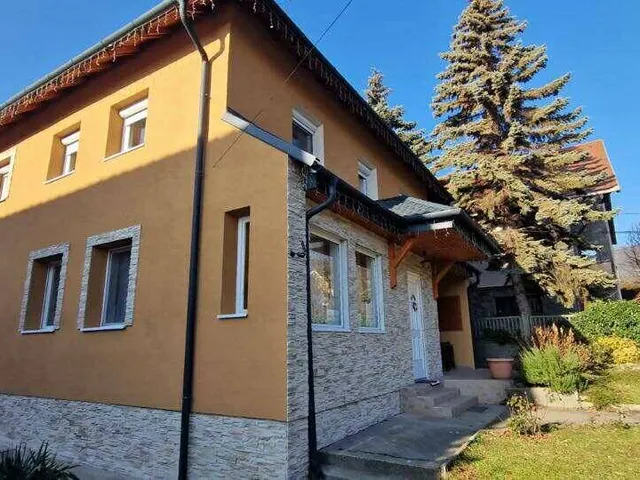 Eladó ház Pilisszentkereszt 250 nm