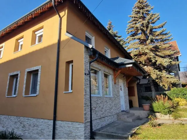 Eladó ház Pilisszentkereszt 250 nm