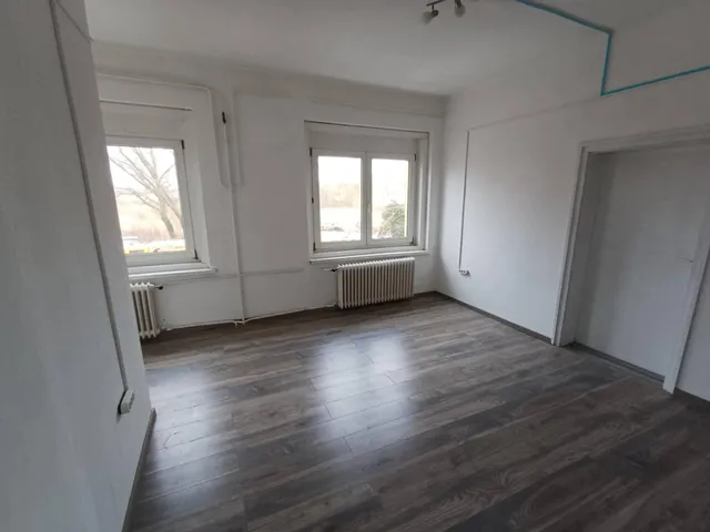 Kiadó kereskedelmi és ipari ingatlan Solymár 19 nm