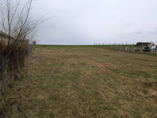 Eladó telek Tinnye 892 nm