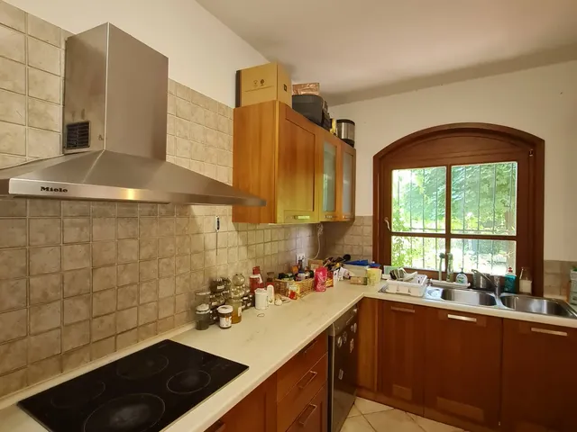 Eladó ház Kesztölc 209 nm