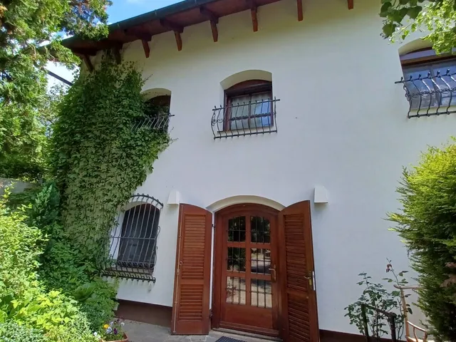 Eladó ház Kesztölc 221 nm