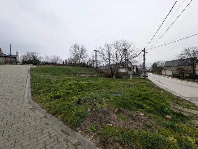 Eladó telek Tinnye 925 nm