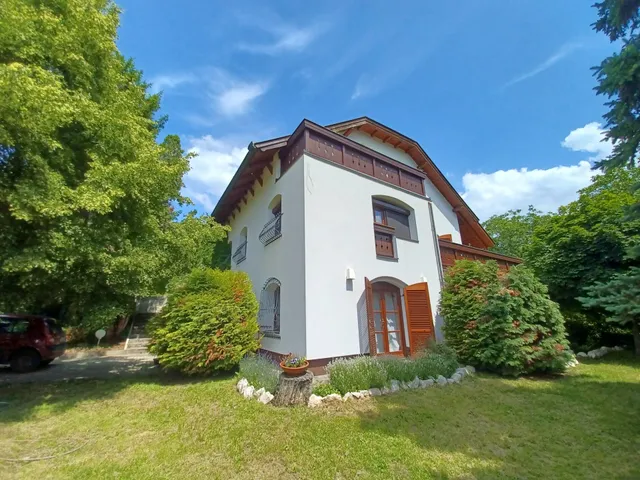 Eladó ház Kesztölc 209 nm