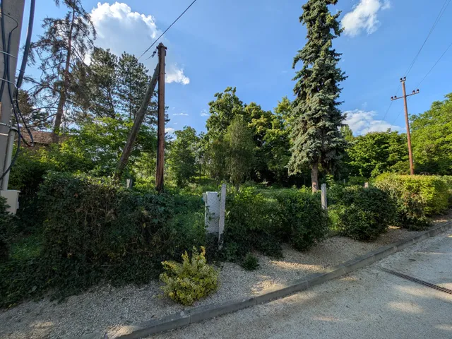 Eladó telek Esztergom 2066 nm